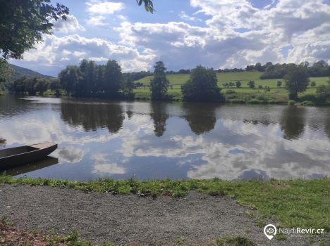 Přívoz na památník Oty Pavla 