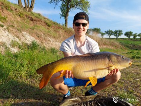 Jedna z pravé strany